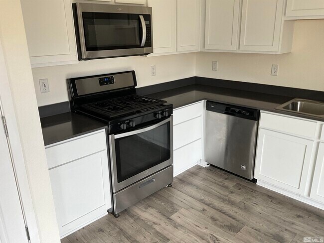 Building Photo - 8898 Wolf Moon Dr