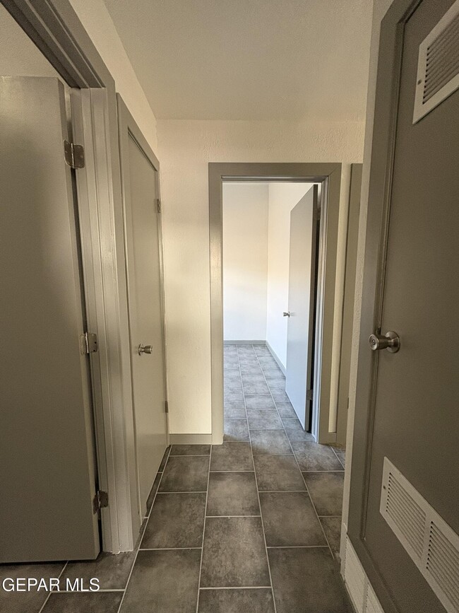 Building Photo - 11415 Sundrop Ct