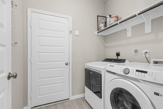 Building Photo - 18503 Sunrise Maple Dr