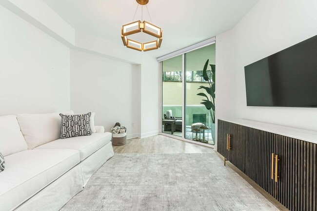 Building Photo - 347 N New River Dr E