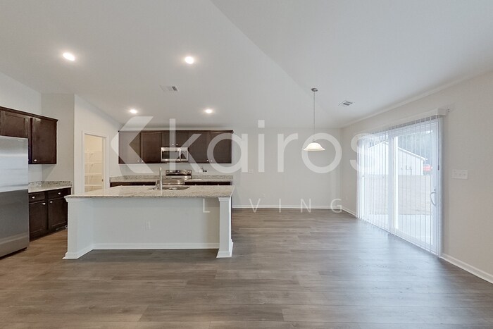 Building Photo - 107 Lord Effingham Wy