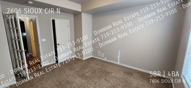 Building Photo - 7606 N Sioux Cir