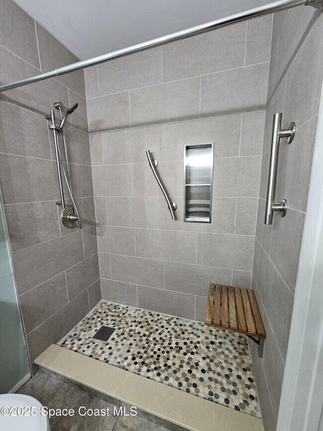 Building Photo - 225 S Tropical Trail