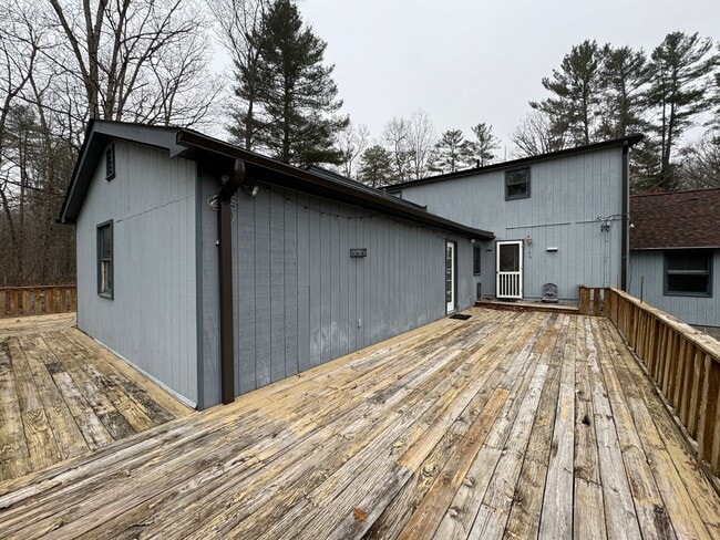 Building Photo - Rent free December ! Sign a lease in December and enjoy the rest of the month free!