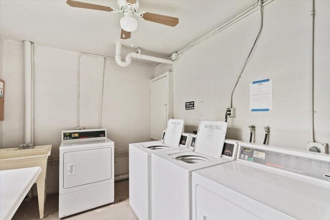 Building Photo - 9470 Poinciana Pl