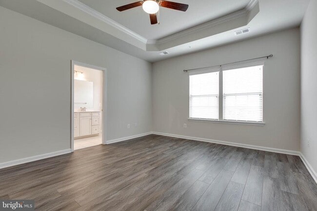 Building Photo - 7912 N Gladden Farm Way