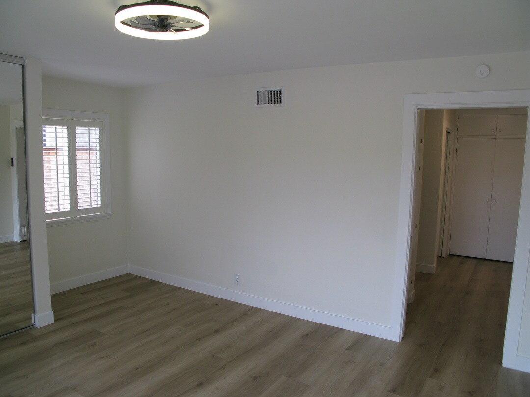 Building Photo - 5137 E Vista Hermosa St