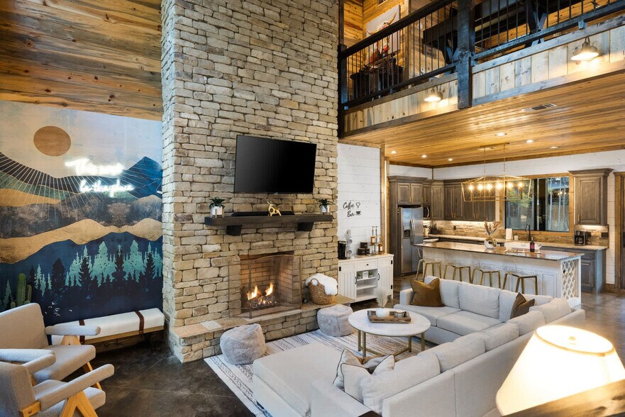 Building Photo - 222 Lost Creek Trl