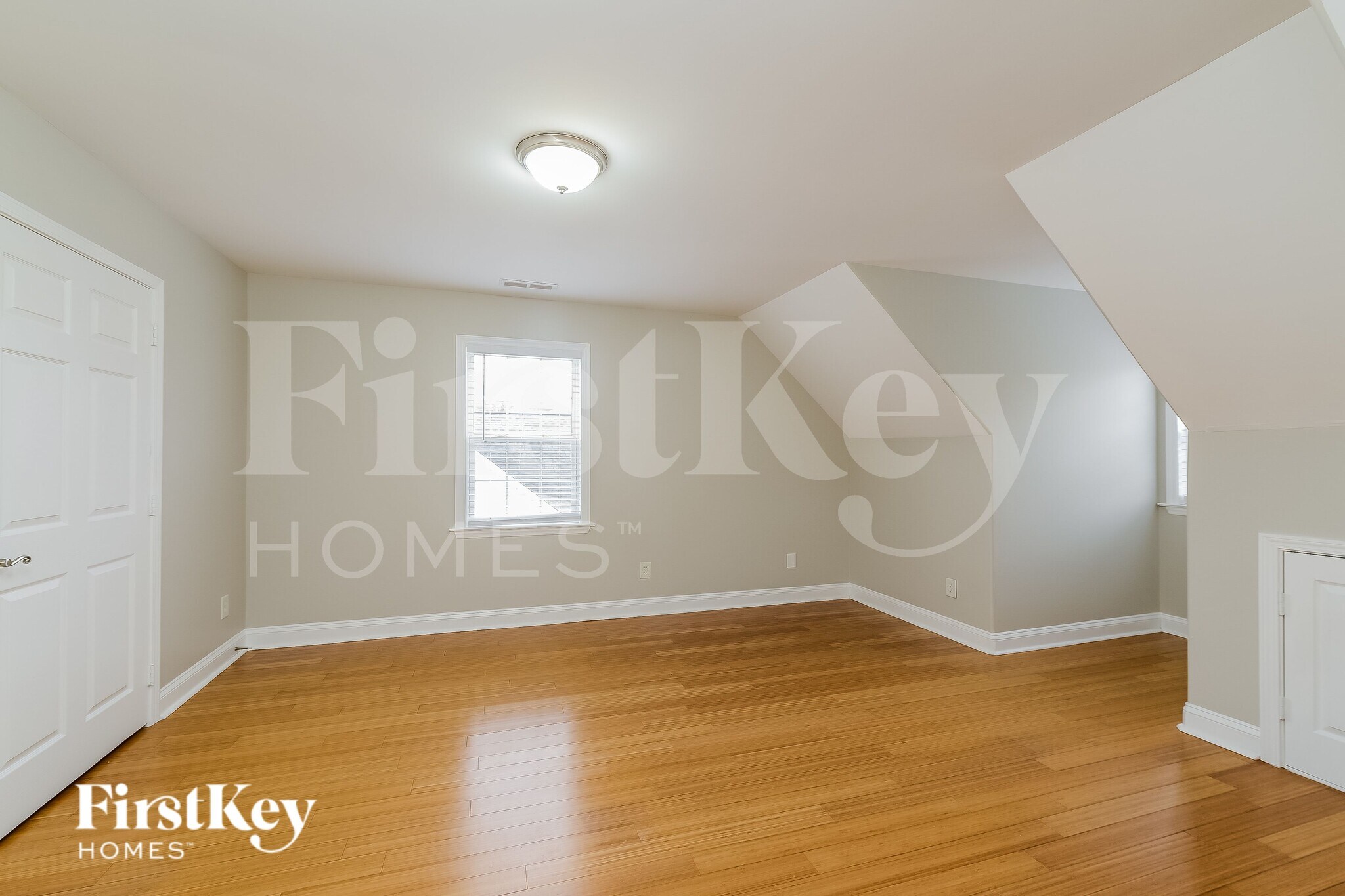 Building Photo - 5819 Willowdale Dr