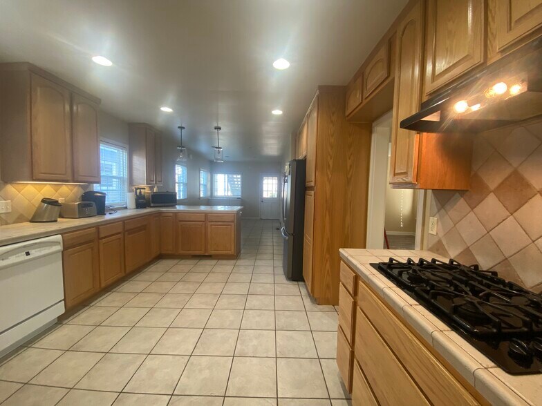 Building Photo - 315 Monroe St