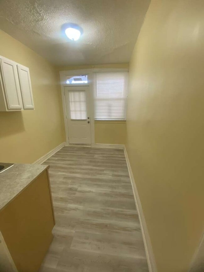 Building Photo - 5952 W Roosevelt Rd