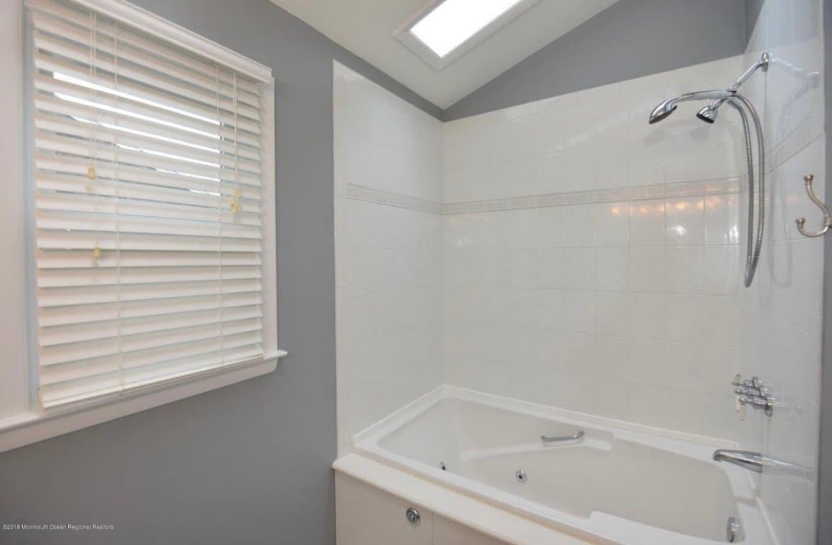 Building Photo - 46 Asbury Ave