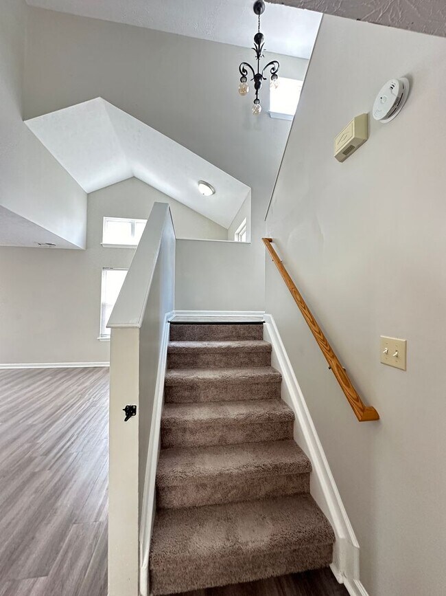 Building Photo - Beautiful 3 BR, 2.5 Bath House in Georgetown! Open Layout, Fenced Backyard, Attached Garage