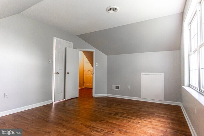 Building Photo - 121 Nottingham Ct