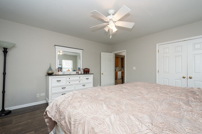 Building Photo - 532 Lake St