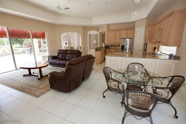 Building Photo - 15653 Glenisle Way