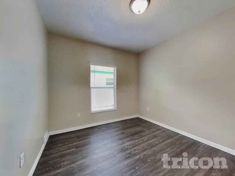 Building Photo - 1816 Coyote Pl