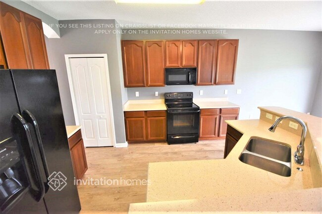 Building Photo - 2850 Woodstone Dr