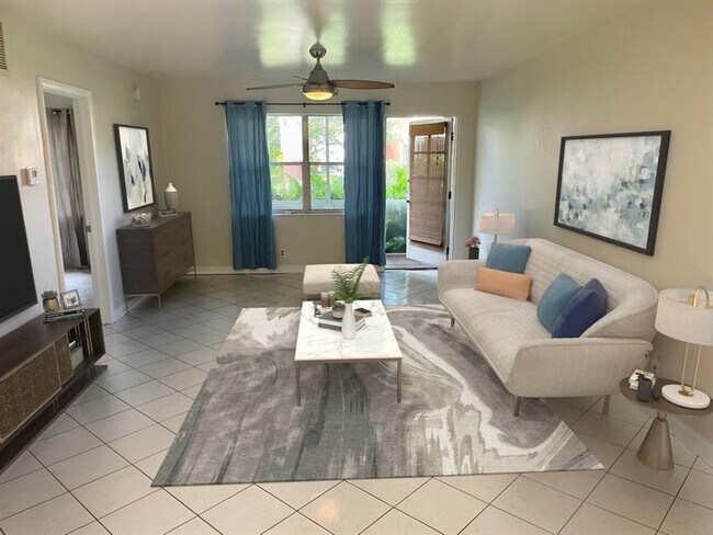 Building Photo - 140 NE 19th Ct