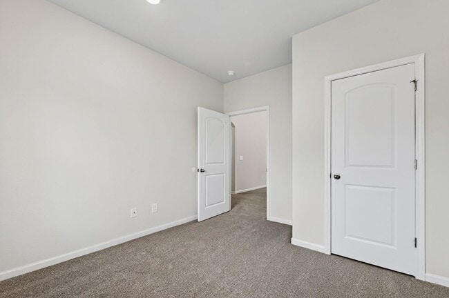 Building Photo - 4 Bedroom Ranch in Creedmoor!