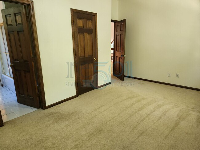 Building Photo - RARE exquisite home on acreage in the heart of West Little Rock!