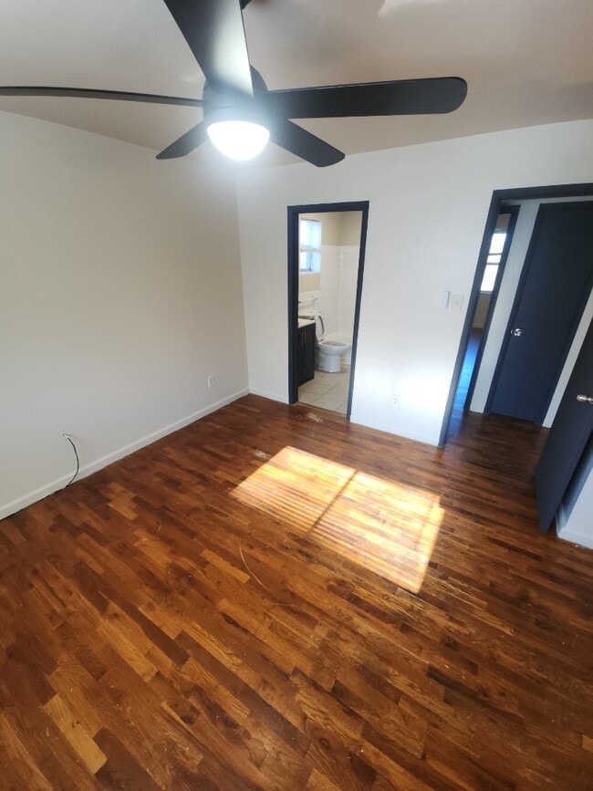 Building Photo - 9921 Sloane Square