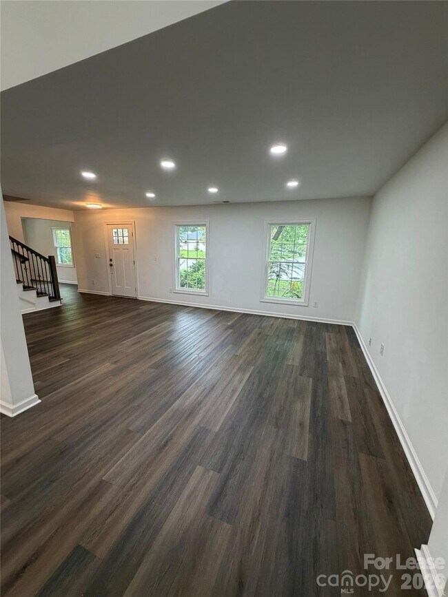 Building Photo - 5406 Barrington Dr