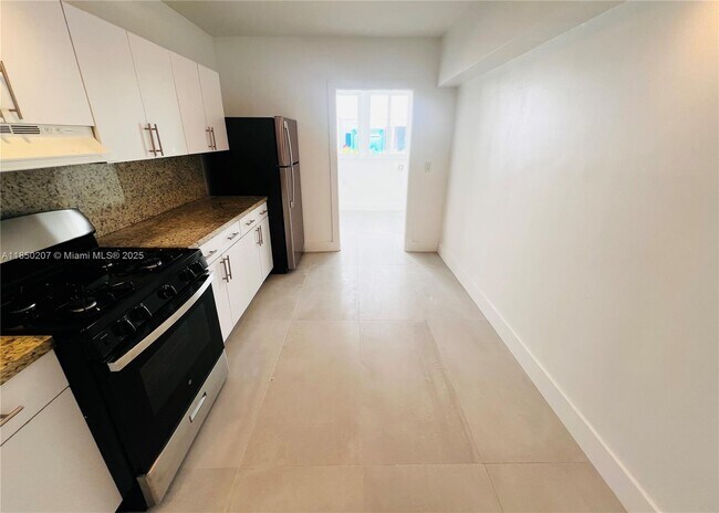 Building Photo - 2045 Calais Dr