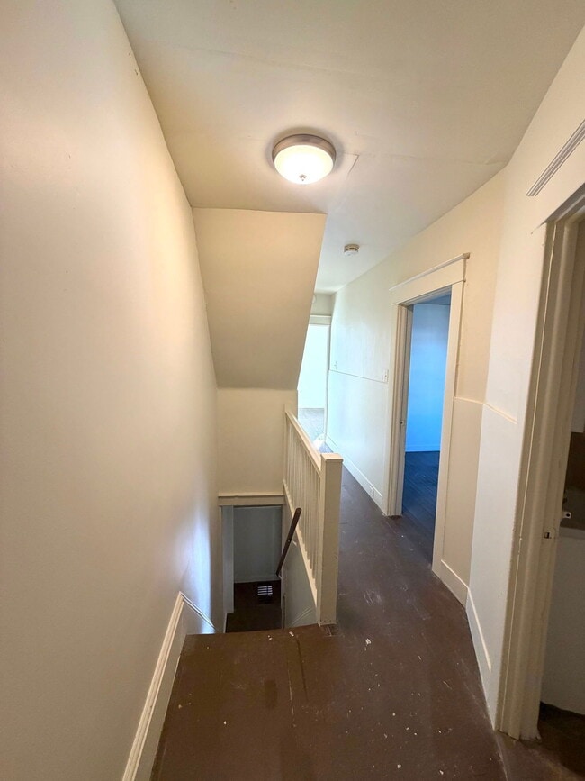 Building Photo - 631 E Madison St