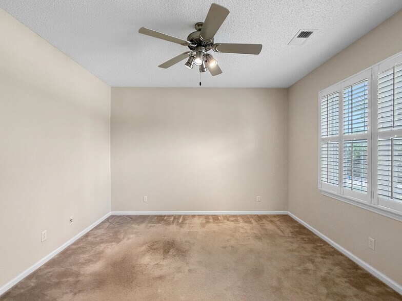 Building Photo - 7 Tallow Dr
