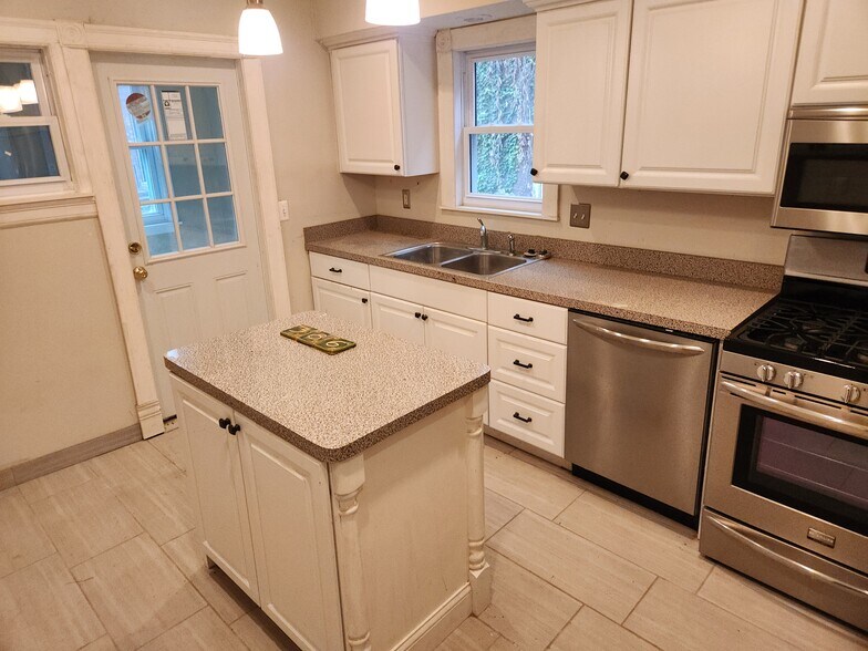 Kitchen - 389 W Grand Blvd