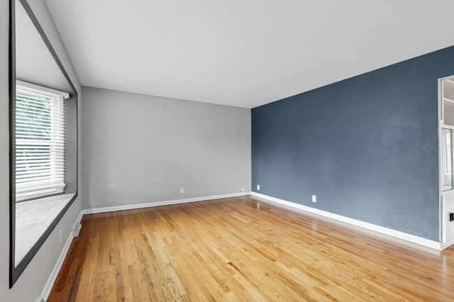 Building Photo - 1225 S Depew St