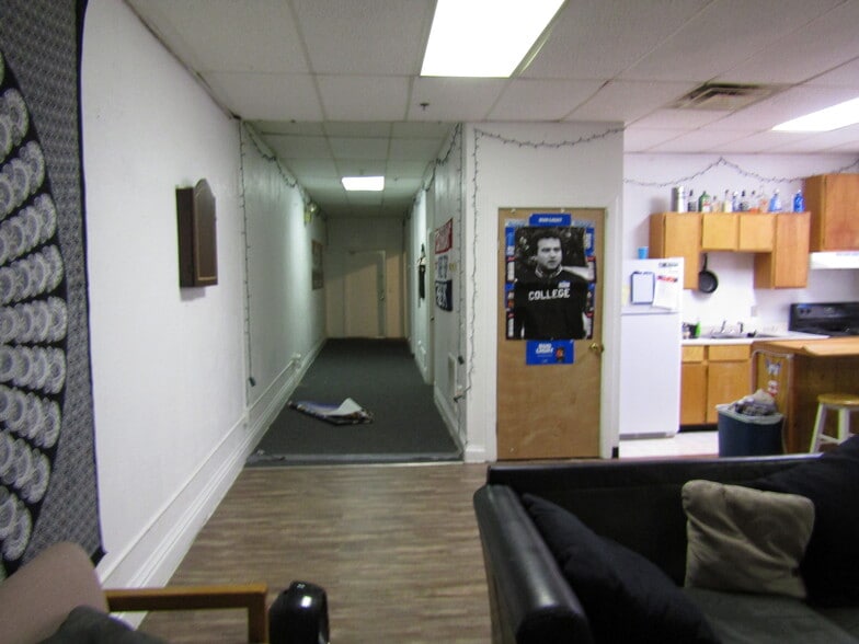 Building Photo - 18 S Court St