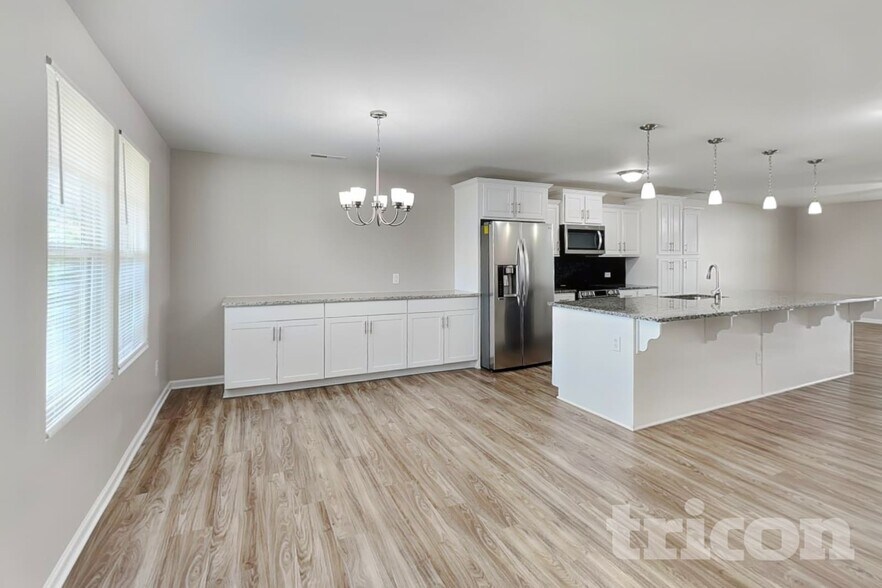 Building Photo - 1705 Sawtooth Ct