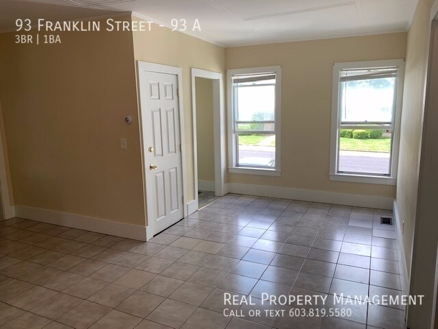 Building Photo - 1st Floor 3 Bedroom Duplex- Great Location