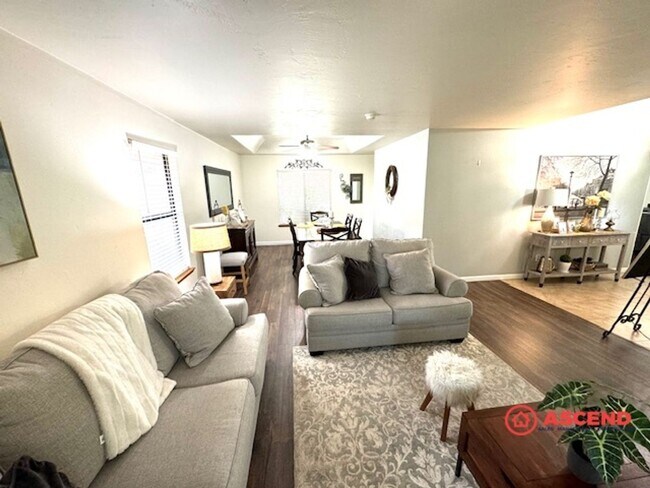 Building Photo - FULLY FURNISHED, Beautiful Home Located In...