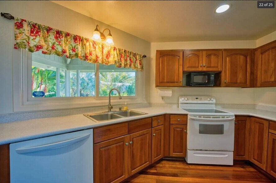 Building Photo - 27-103 Lali Pl