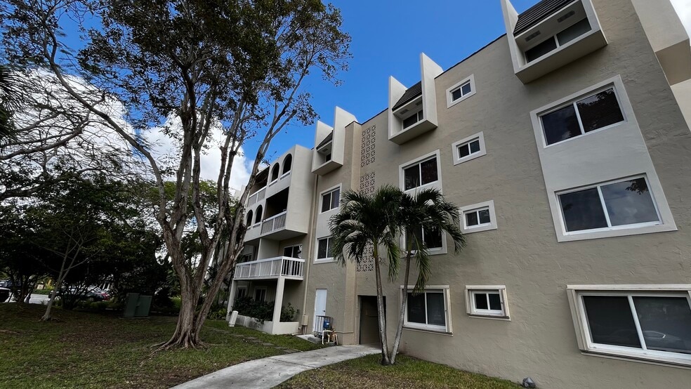 Building Photo - 7850 Camino Real