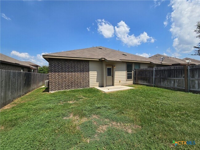 Building Photo - 697 Creekside Cir