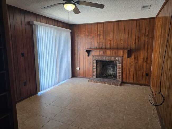 Building Photo - 309 Somerset Dr