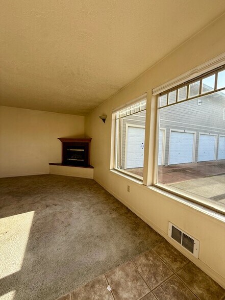 Building Photo - 325 C St