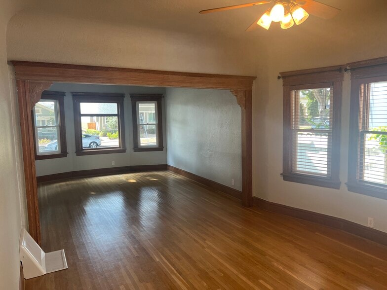 Building Photo - 4190 Lincoln Ave