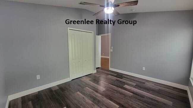 Building Photo - Gorgeous 4 Bedroom/2 Bathroom Home in Sunc...