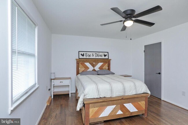 Building Photo - 8530 Wedding Dr
