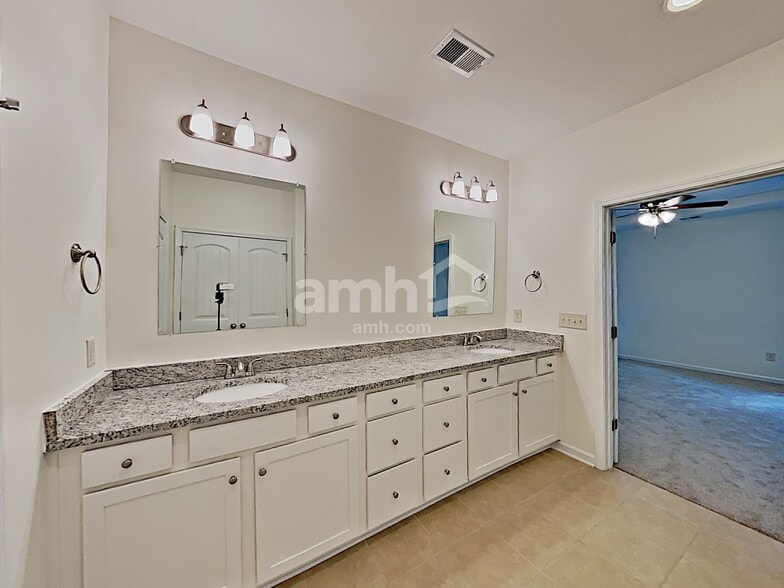 Building Photo - 105 Hickory Village Cir