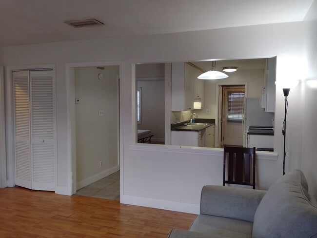 Building Photo - 755 Burcale Rd