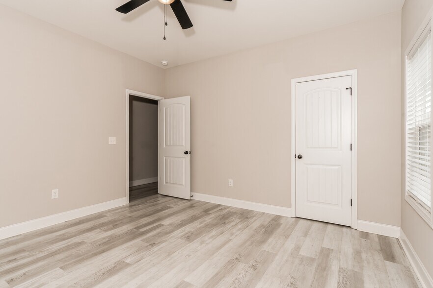 Building Photo - 219 Beau Claire Cir