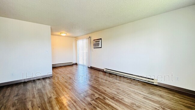 Primary Photo - 409 Benham St