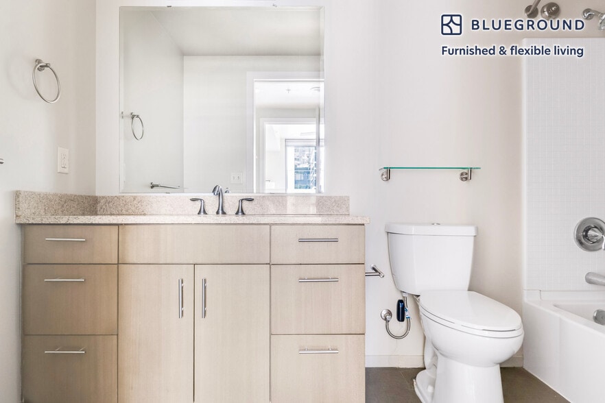 Building Photo - 2121 6th Ave