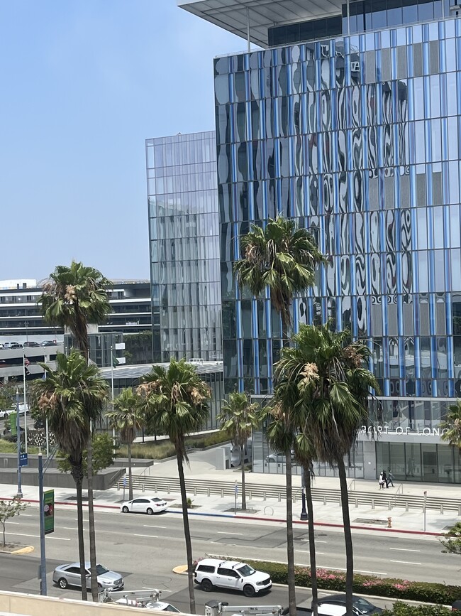 Building Photo - 400 W Ocean Blvd